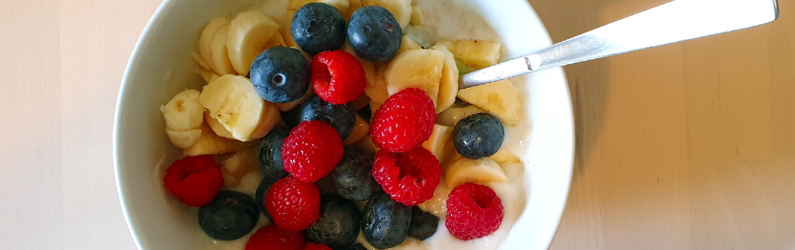 Haferflocken Porridge mit Obst