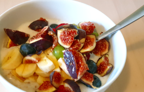 Haferflocken Porridge mit frischen Feigen